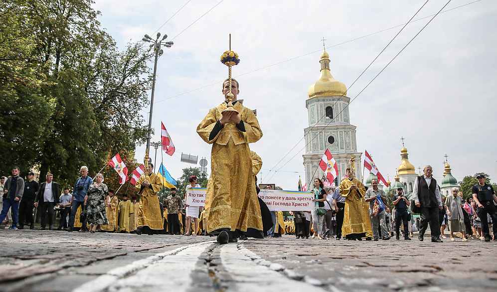 Poroshenko says Kyiv has right to an autonomous Church