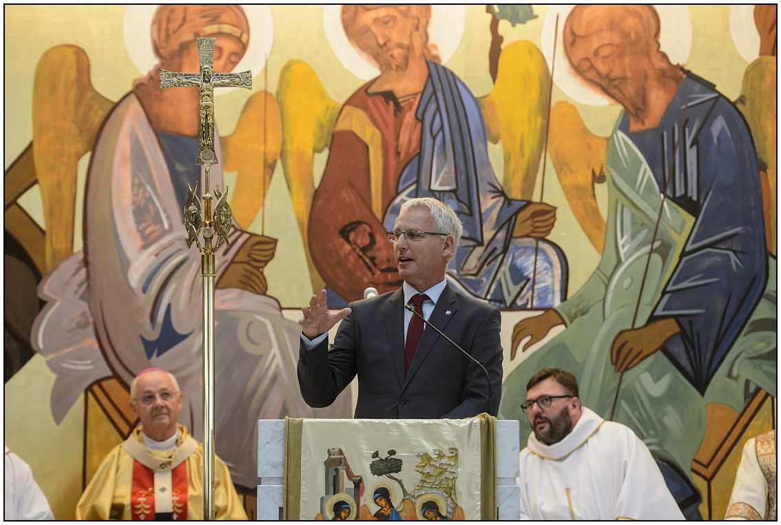 Hungary supports building churches