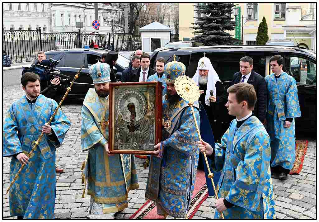 Patr. Kirill at Pascha