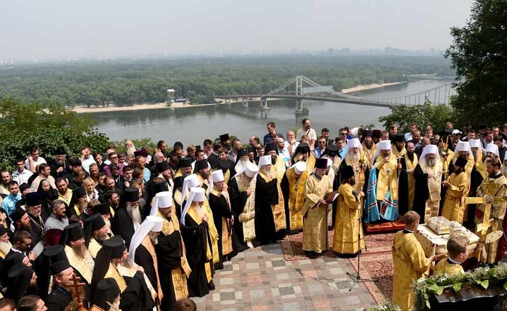 Russia tries to drive Ukrainian church out of Crimea