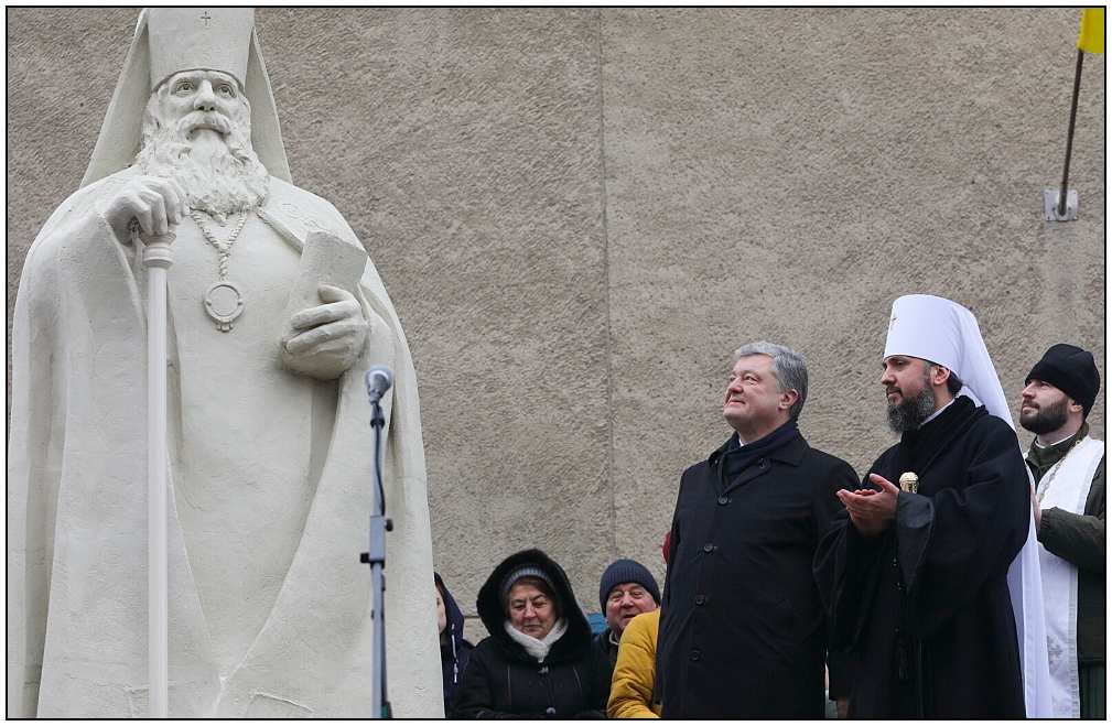 Vasyl Lypkivsky monument
