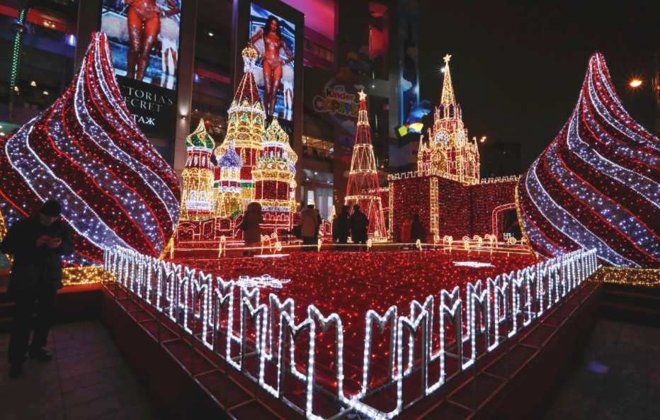 Kremlin mockup at Kievskii train station